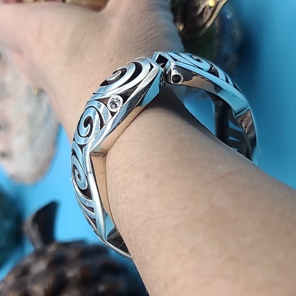 Brighton "LONDON GROOVE" Hinged Scrollwork & Swirls Bangle w Swarovski Crystals - Picture 9 of 11